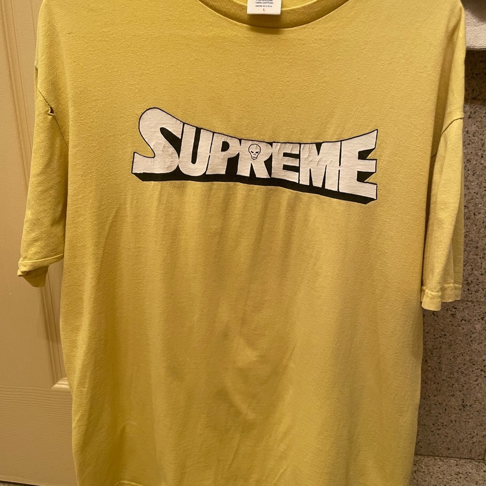 Supreme Tshirt size Large